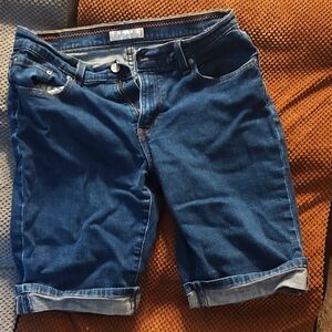 Woman's Levi Shorts